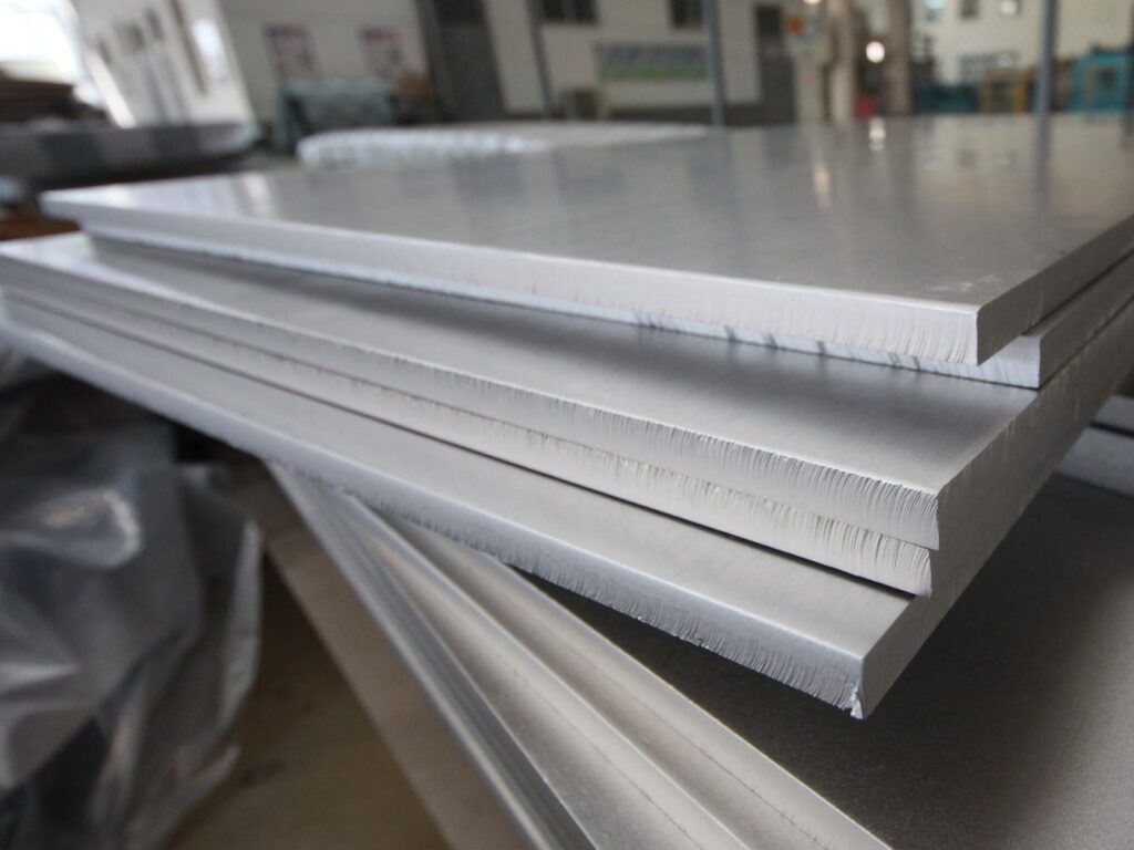 Нержавеющая плита горячекатаная 10 мм 28Cr4 EN 10084